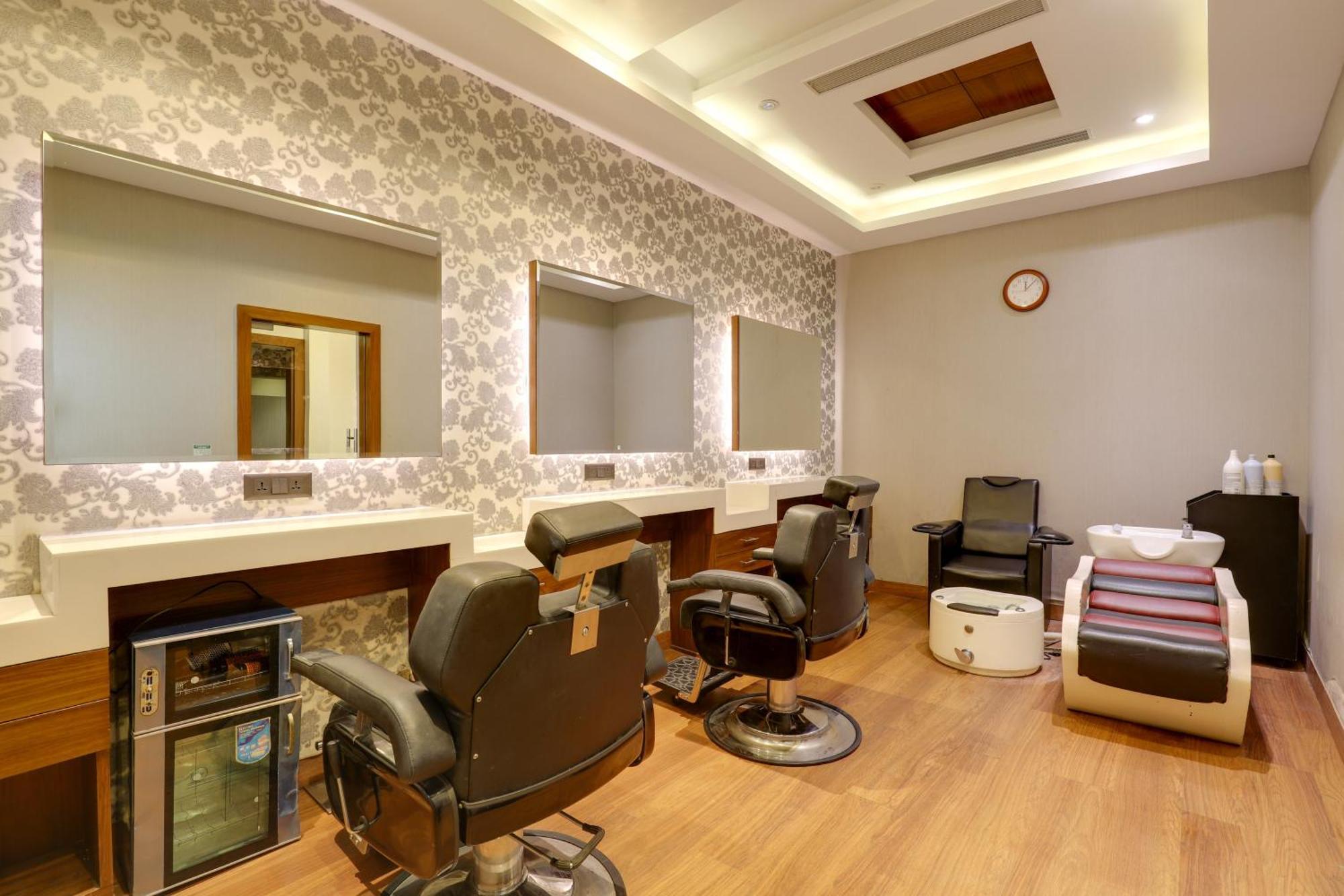 Saura Hotel, Agra - A Club Mahindra Associate 5*