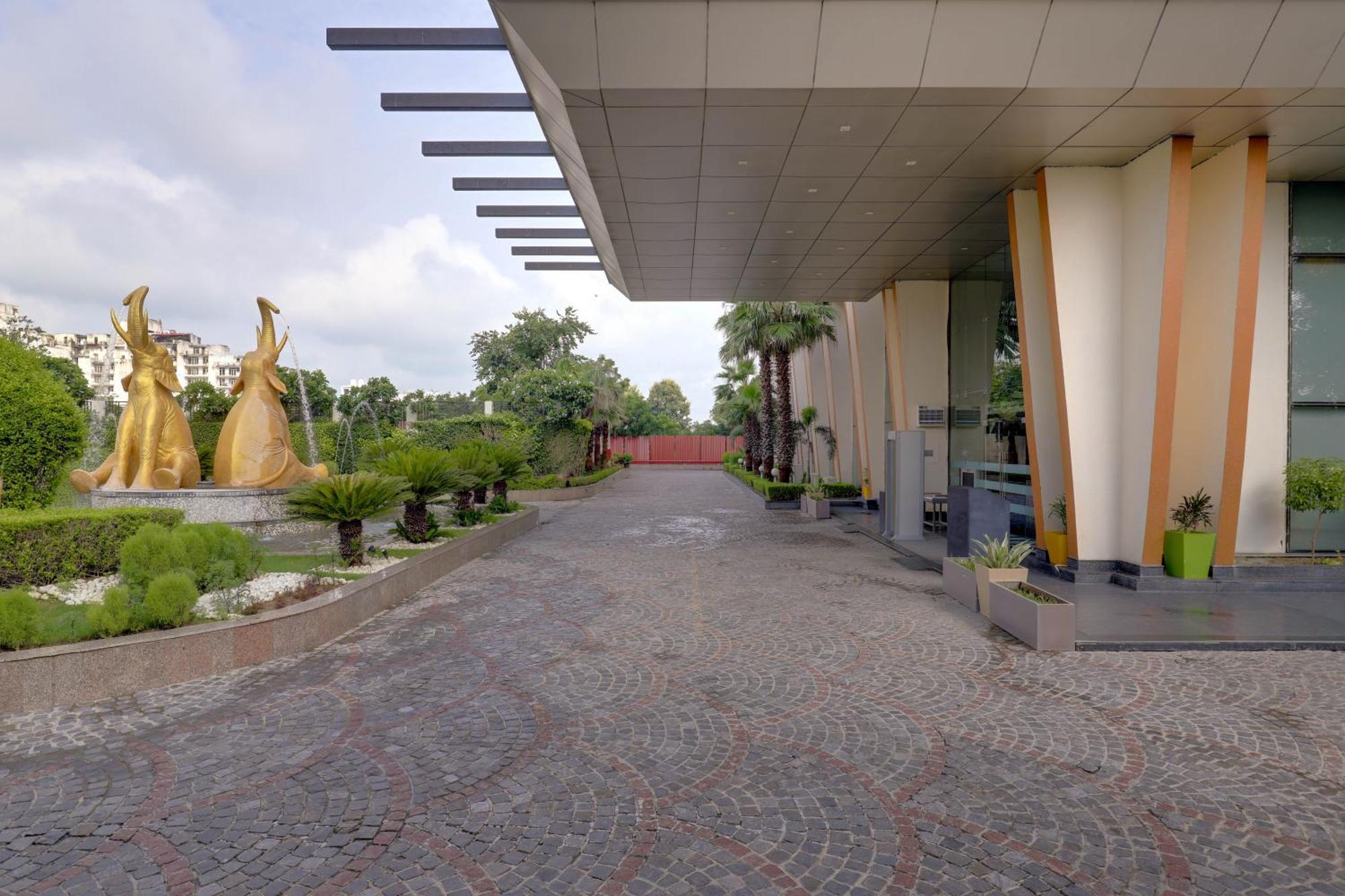 Saura Hotel, Agra - A Club Mahindra Associate Hotel 5*