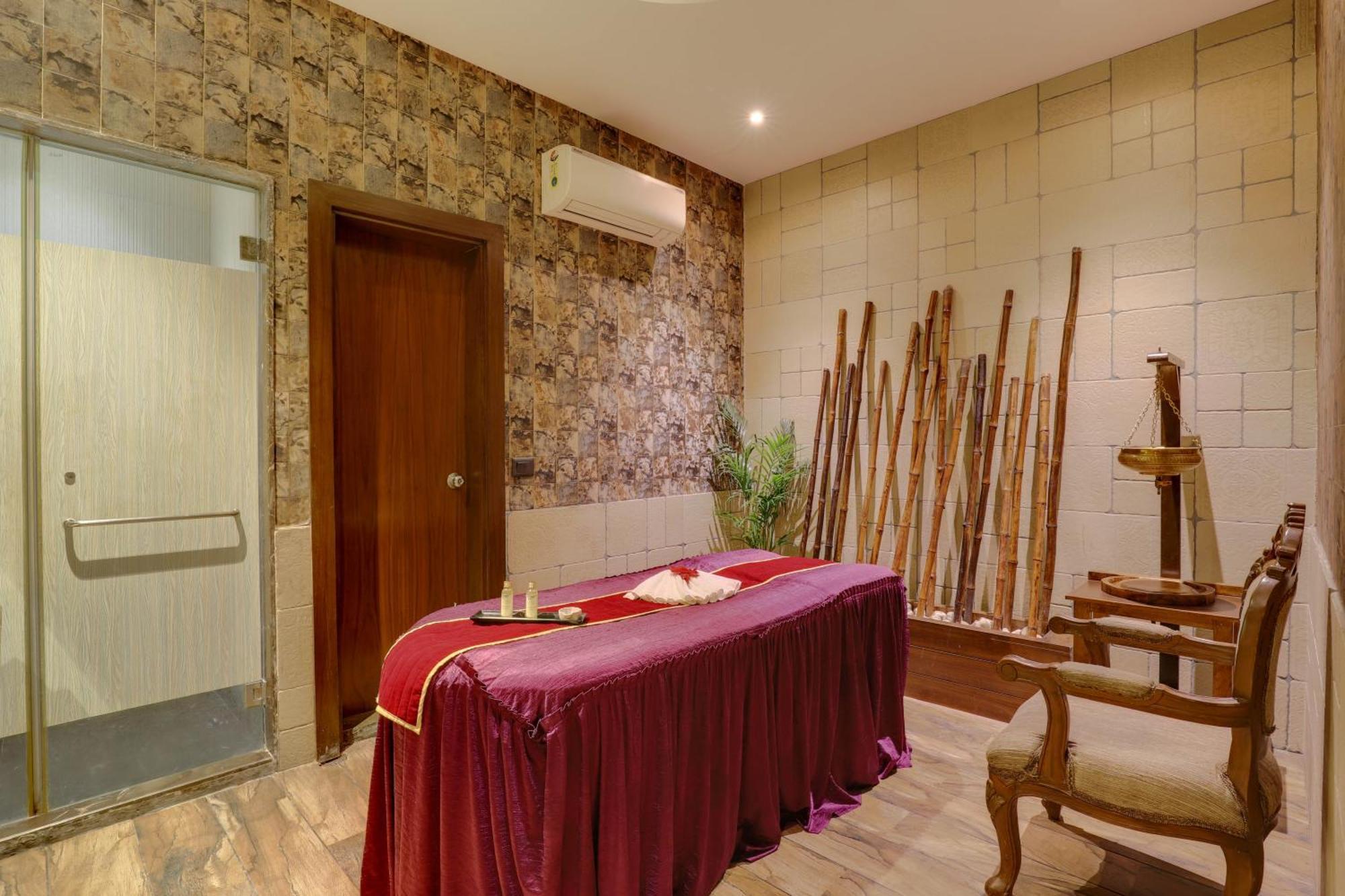 Saura Hotel, Agra - A Club Mahindra Associate 5* Agra (Uttar Pradesh)
